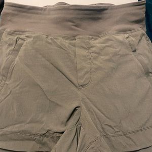 Athleta Trekkie North Short Size 8